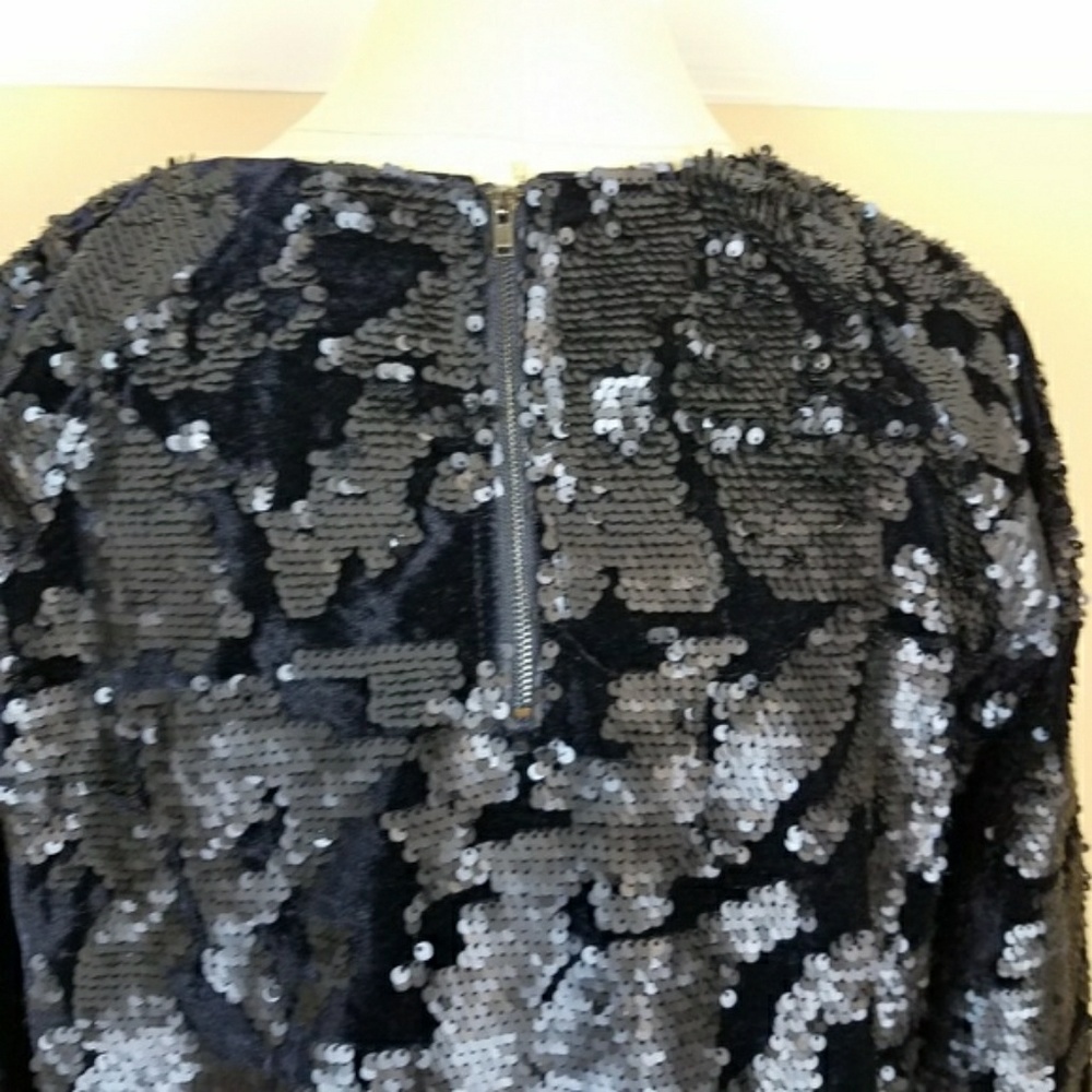 (Revolve) J.O.A. Sequin Velvet Top in Navy - Picture 6 of 7